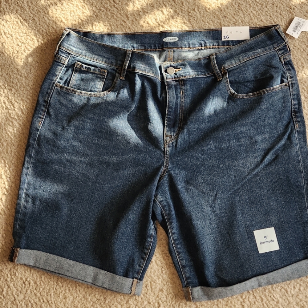 NWT Old Navy Bermuda Shorts 9inch